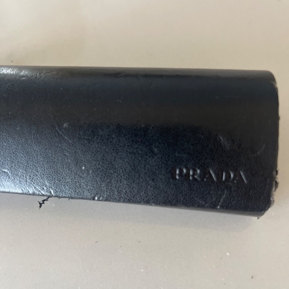 Prada case - Picture 2 of 3